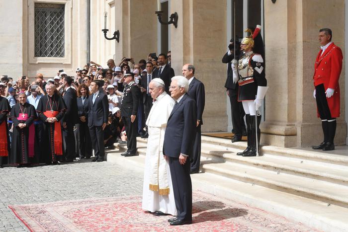 Papa Francesco incontra il presidente Sergio Mattarella